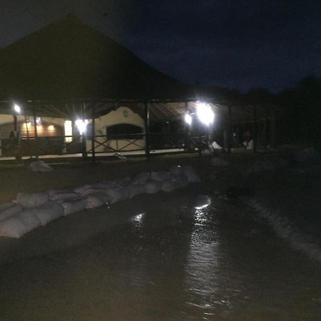 Pic-Nic Beach Corn Island Hotel Exterior foto